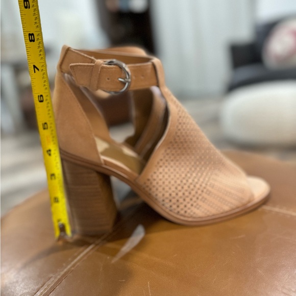 Marc Fisher Sandals - Picture 5 of 6